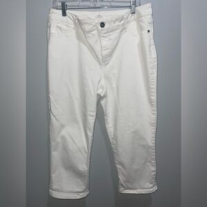 St. John's Bay White Capri Style Pants